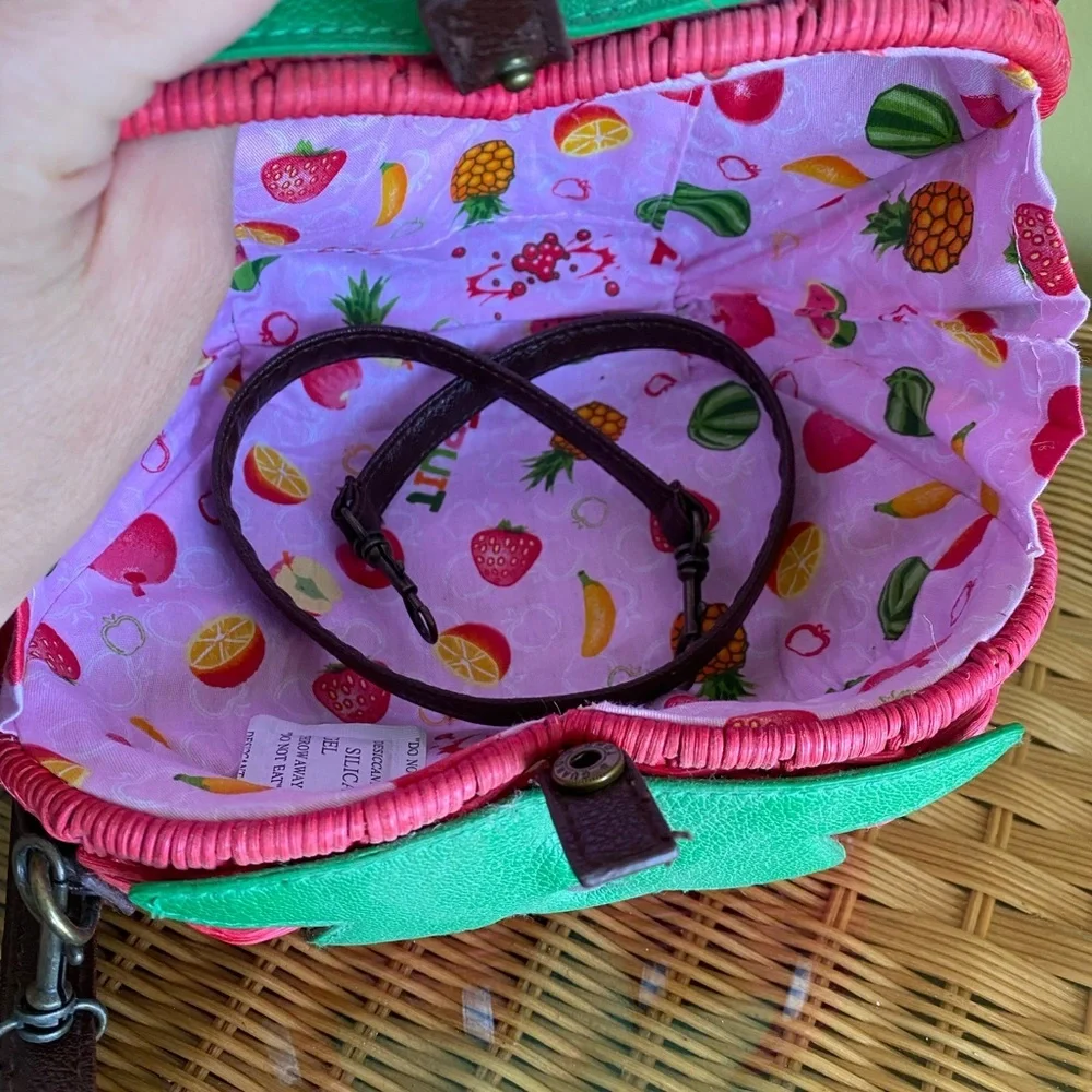 Strawberry Wicker Bag - Red and Green - Picture 5 of 5